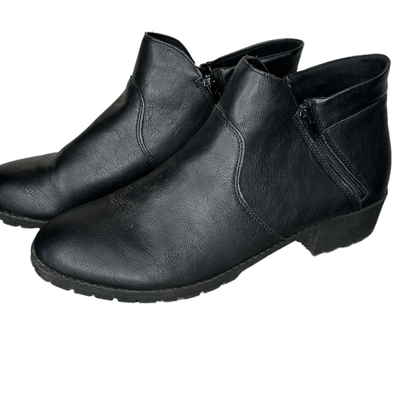 Me Too‎ Black Cathy Booties - Picture 1 of 7